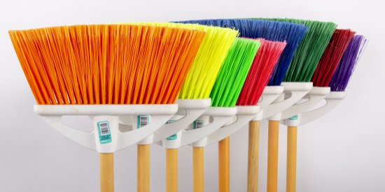 Щетка для уборки Klintek 57051 137 см, дерево/ПВХ