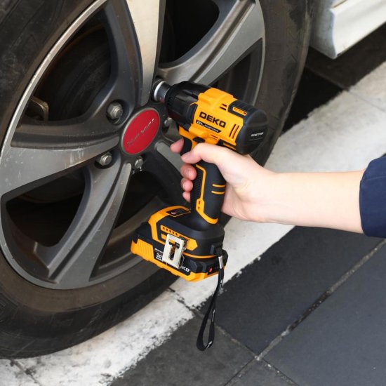 Гайковерт аккумуляторный ударный бесщеточный Deko DKIS20 063-4033, 20 В Li-Ion 2x3 Ач, 350 Нм