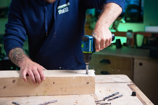 Дрель-шуруповерт аккумуляторная бесщеточная Rockfield RF1002BK, 12 В Li-ion 2x2 Ач