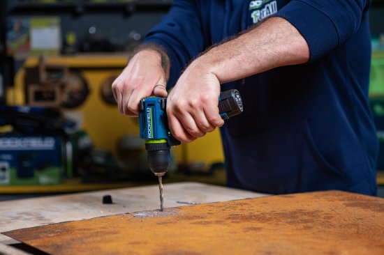 Дрель-шуруповерт аккумуляторная бесщеточная Rockfield RF1002BK, 12 В Li-ion 2x2 Ач