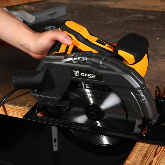 Пила циркулярная сетевая Deko DKCS2300W, 2300 Вт, 210 мм