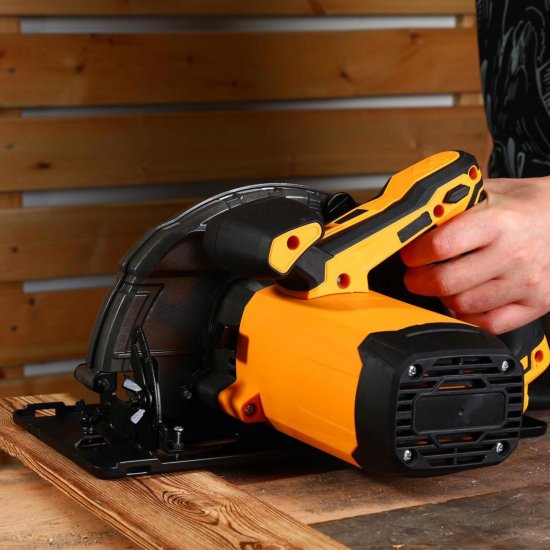 Пила циркулярная сетевая Deko DKCS2300W, 2300 Вт, 210 мм