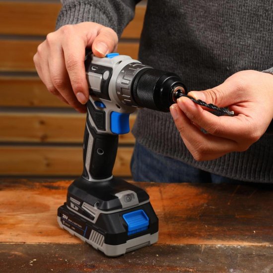 Дрель-шуруповерт аккумуляторная Deko ZKCD20V PRO 084-1005, 20 В Li-ion 2x2 Ач