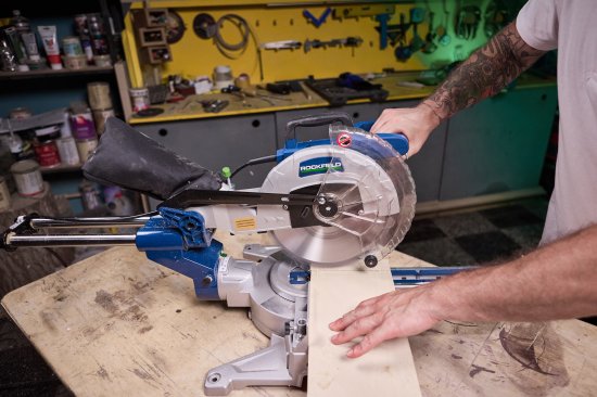 Пила торцовочная сетевая Rockfield RF255SMS, 2000 Вт, 255 мм