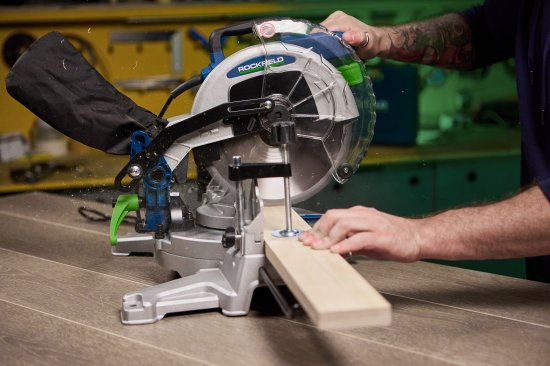 Пила торцовочная сетевая Rockfield RF255CMS, 1800 Вт, 255 мм