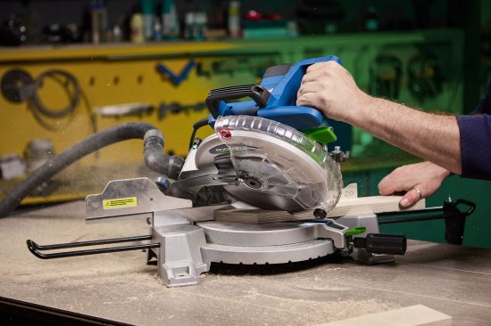 Пила торцовочная сетевая Rockfield RF255CMS, 1800 Вт, 255 мм