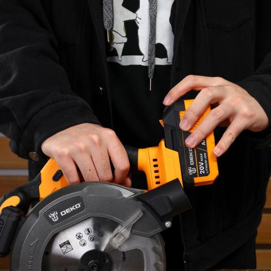Пила циркулярная аккумуляторная Deko DKCS20V 084-1039, 20 В Li-Ion 4 Ач