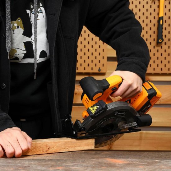 Пила циркулярная аккумуляторная Deko DKCS20V 084-1039, 20 В Li-Ion 4 Ач