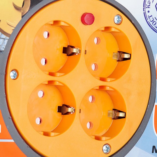 Удлинитель UNIVersal с заземлением 30 м на катушке 3,5 кВт 4 розетки ПВС 3х1,5 кв.мм IP20