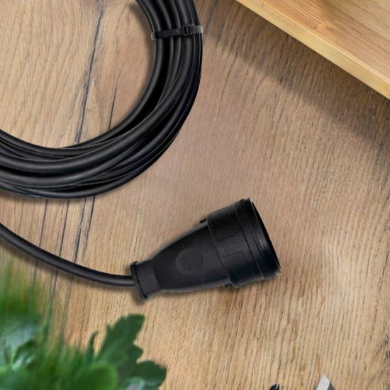 Розетка штепсельная Svet одинарная с заземлением IP20 черная