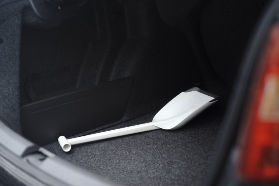 Лопата автомобильная Plantic Snow Light 63 см полипропилен с черенком