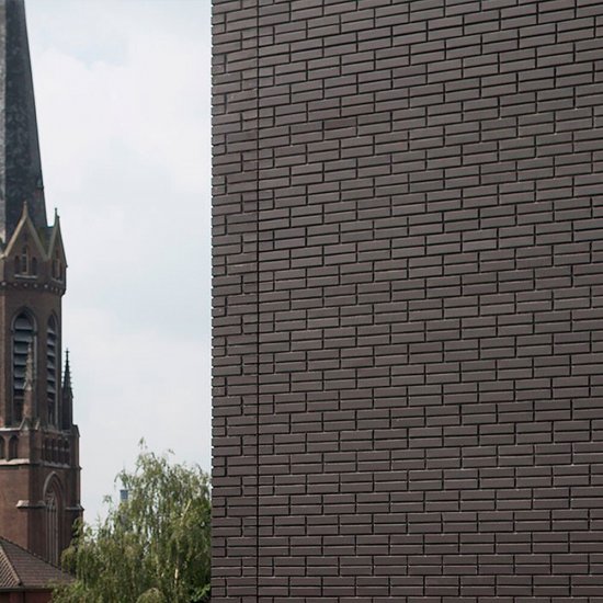 Клинкерная плитка для фасада Roben Faro Schwarz Nuanciert glatt (24 шт.= 0,5 кв.м с учетом шва) черная 240х71х14 мм