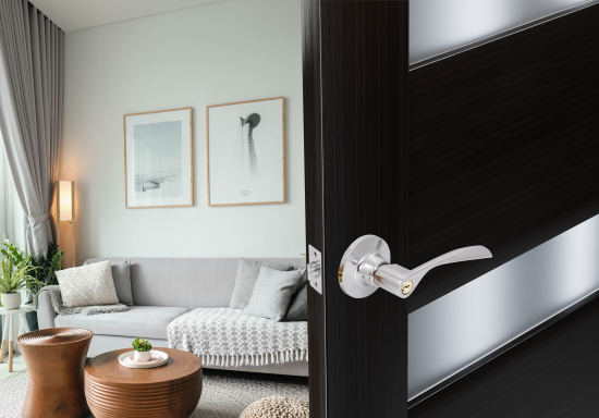 Ручка-защелка фиксатор с ключом цвет хром