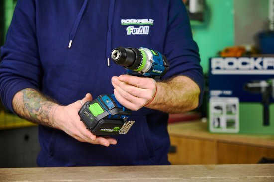 Дрель-шуруповерт аккумуляторная ударная бесщеточная Rockfield RF2094BK, 20 В Li-ion 4 Ач