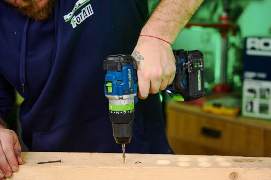 Дрель-шуруповерт аккумуляторная ударная бесщеточная Rockfield RF2094BK, 20 В Li-ion 4 Ач