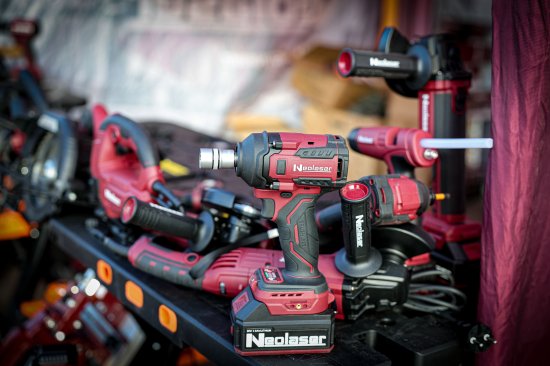 Гайковерт аккумуляторный ударный бесщеточный Neolaser NIW20ACCUM, 20 В Li-Ion без Акб и Зу, 600 Нм