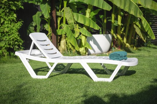 Шезлонг Эластик 186.5x62.5x31.5 см пластик белый