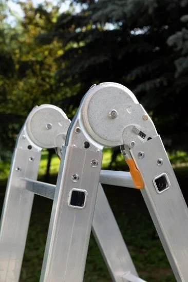 Лестница трансформер 4-секционная Наш до 5.75 м 20 ступеней