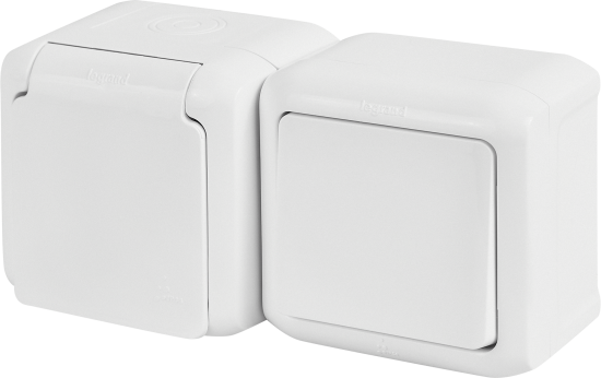 Блок выключатель и розетка с заземлением с защитными шторками - Legrand Quteo - IP44 16А 250В винтовые зажимы накладной монтаж - белый
