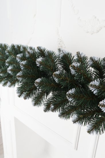 Гирлянда еловая Новая елка с белыми кончиками 2 м