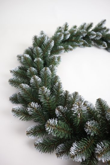 Гирлянда еловая Новая елка с белыми кончиками 2 м
