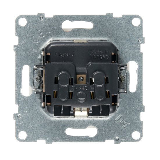 Розетка Legrand Suno встраиваемая белая (721125)