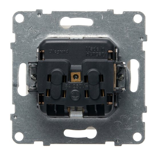 Розетка Legrand Suno встраиваемая белая со шторками (721124)