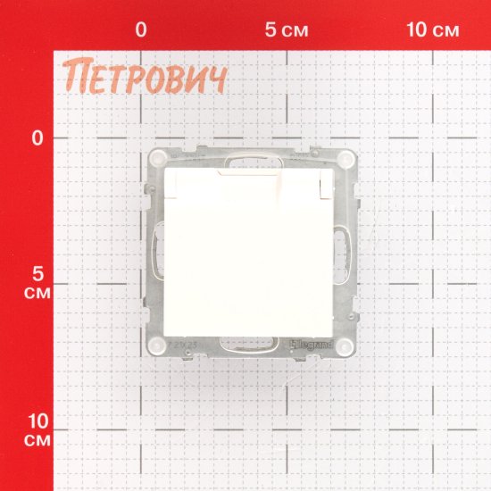 Розетка Legrand Suno встраиваемая белая со шторками с крышкой (721123)