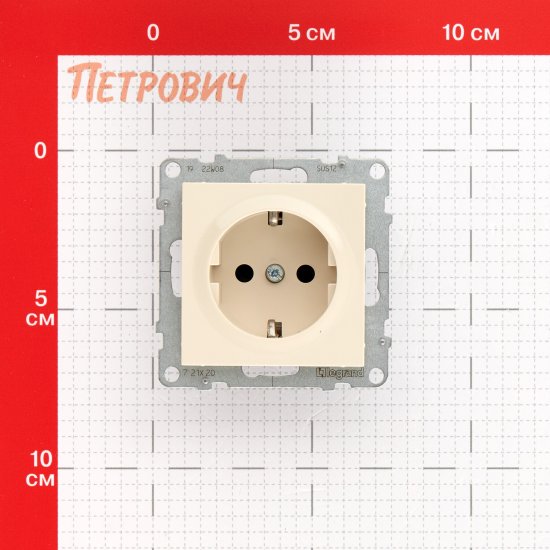 Розетка Legrand Suno встраиваемая слоновая кость со шторками (721220)