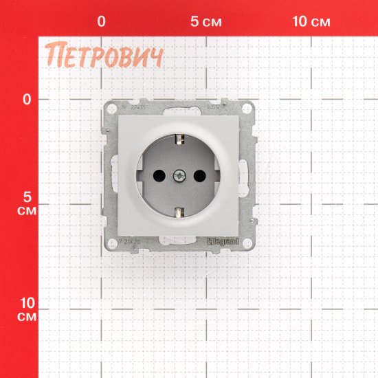 Розетка Legrand Suno встраиваемая алюминий со шторками (721320)