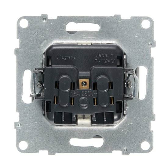 Розетка Legrand Suno встраиваемая алюминий со шторками (721324)