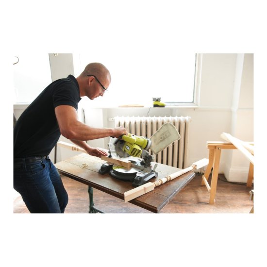 Торцовочная пила Ryobi ONE+ EMS190DCL