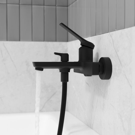 Смеситель для ванны Iddis Parker черный однорычажный с коротким изливом без лейки (PARBL02i02WA)