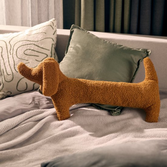 Декоративная подушка Такса 60x20 см цвет коричневый