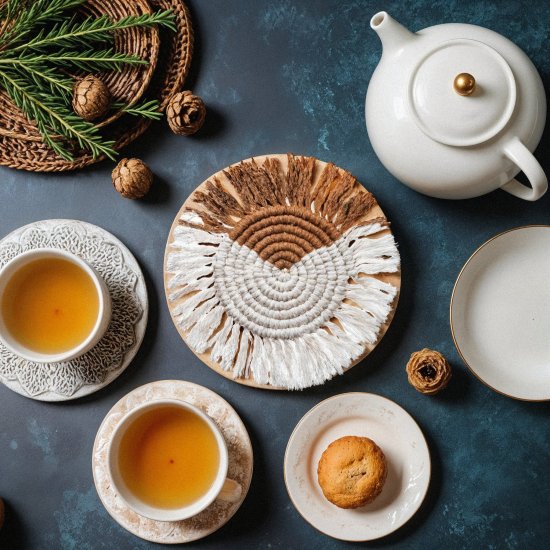 Декор настольный бежевый 18 см