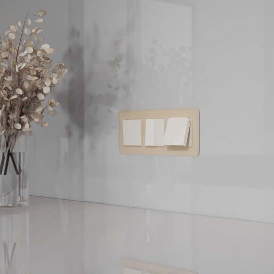 Розетка Werkel встраиваемая слоновая кость со шторками с крышкой (a069595)