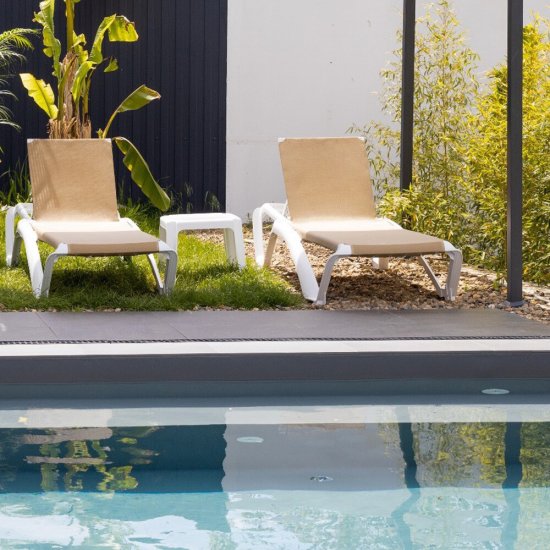 Шезлонг пластиковый Элластик-Пласт Miami белый/бежевый 1915х710х390 мм (ЭП 136918)