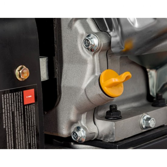 Бензиновая затирочная машина Gigant GT-600L