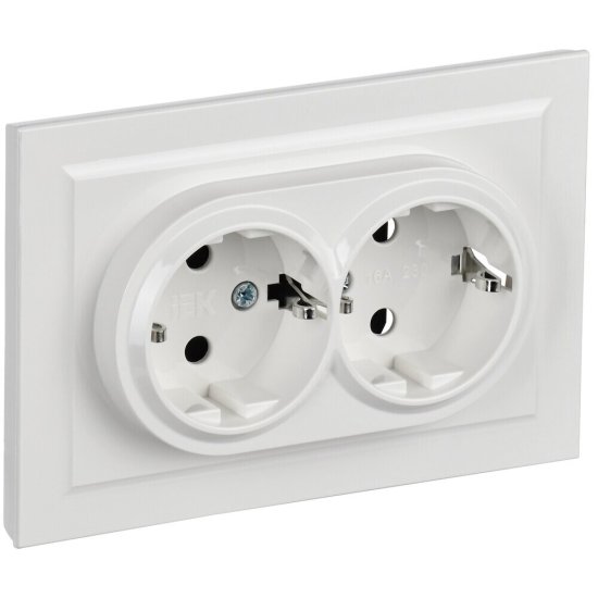 Розетка IEK Brite РСш12-3-БрБ встраиваемая белая со шторками (BR-R24-16-K01-F)