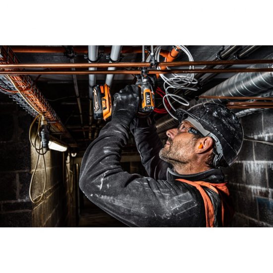 Бесщеточный аккумуляторный импульсный винтоверт AEG BSS18SBL-0