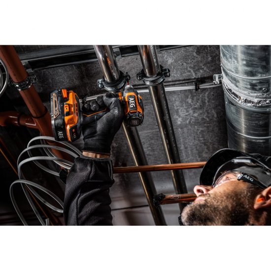 Бесщеточный аккумуляторный импульсный винтоверт AEG BSS18SBL-0