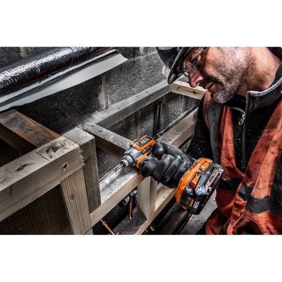 Бесщеточный аккумуляторный импульсный винтоверт AEG BSS18SBL-0