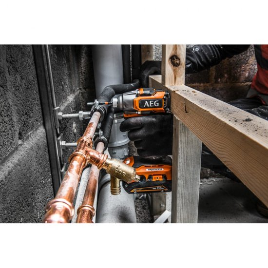 Бесщеточный аккумуляторный импульсный винтоверт AEG BSS18SBL-0