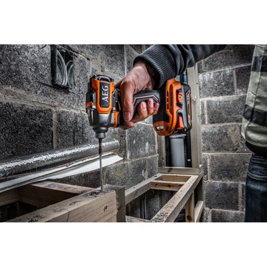 Бесщеточный аккумуляторный импульсный винтоверт AEG BSS18SBL-0