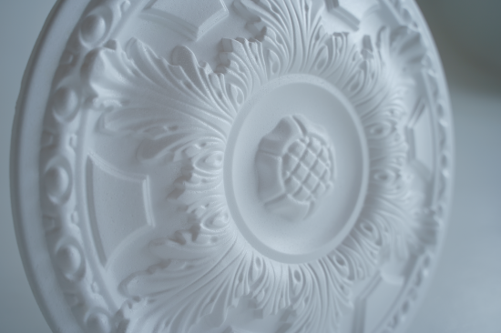 Декоративная потолочная розетка полистирол белая Decoflair D303-430 43 см