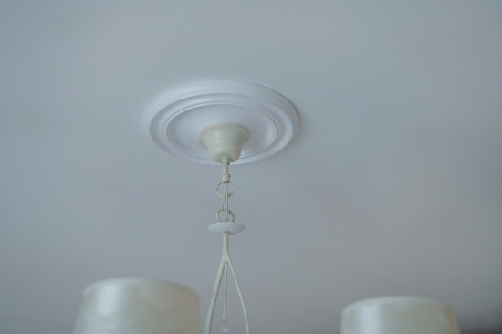 Декоративная потолочная розетка полистирол белая Decoflair D309-285 28.5 см