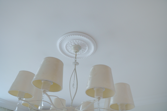 Декоративная потолочная розетка полистирол белая Decoflair D305-380 38 см