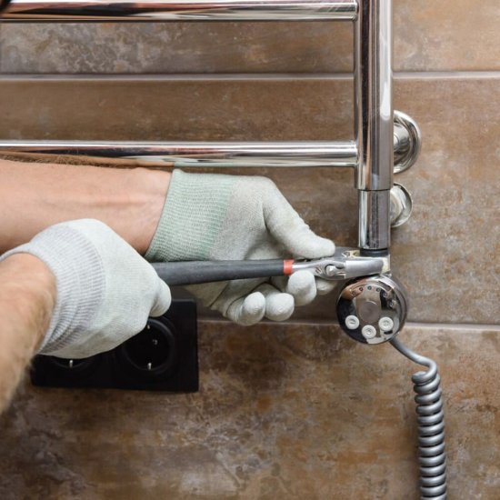 Установка электрического полотенцесушителя