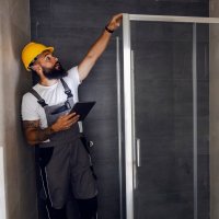 Установка каркасного душевого уголка шириной до 100 см.