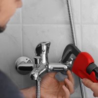 Установка душевой системы со смесителем